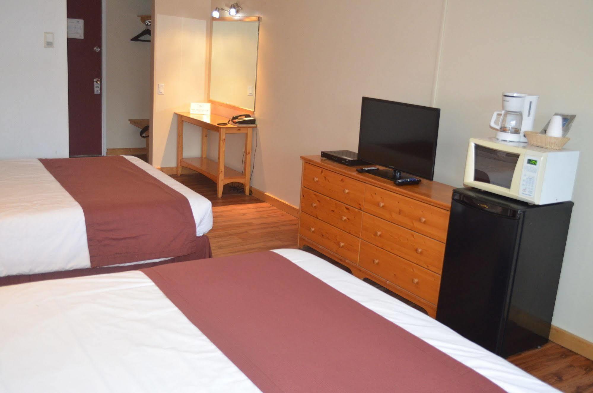 Canadas Best Value Inn- Riverview Hotel Whitehorse Dış mekan fotoğraf